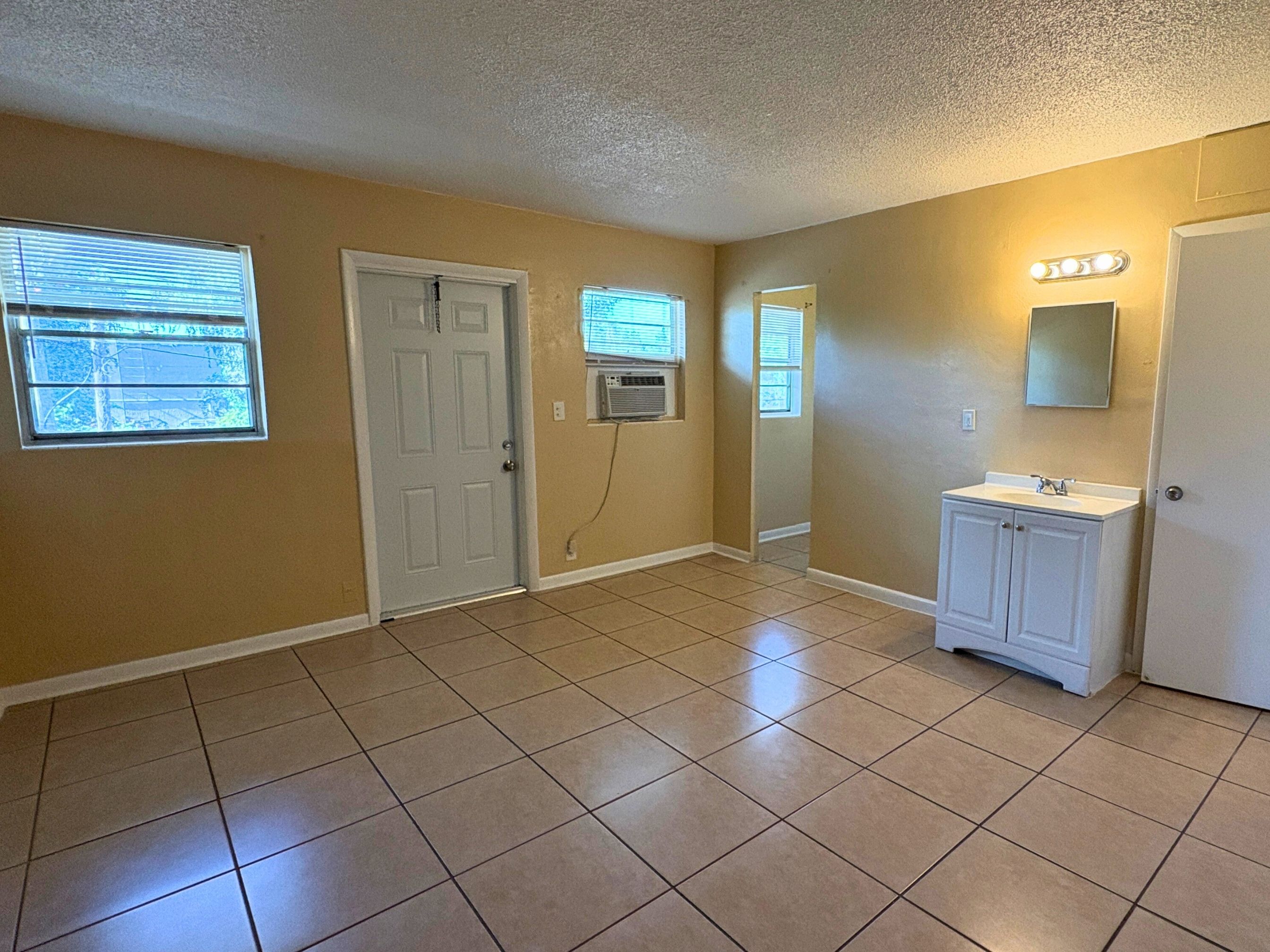 4611 South Congress Avenue - 219