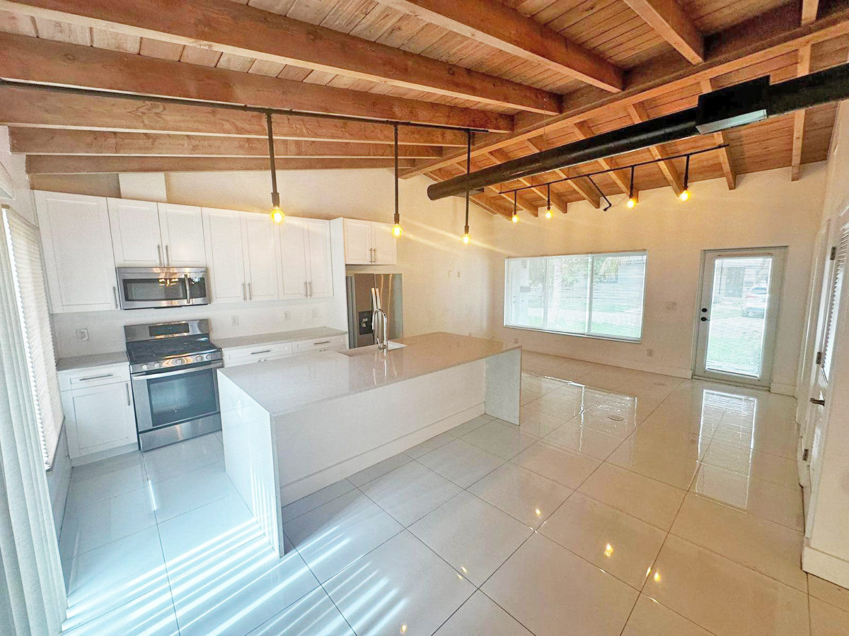 1207 N 15th Ct - 1207