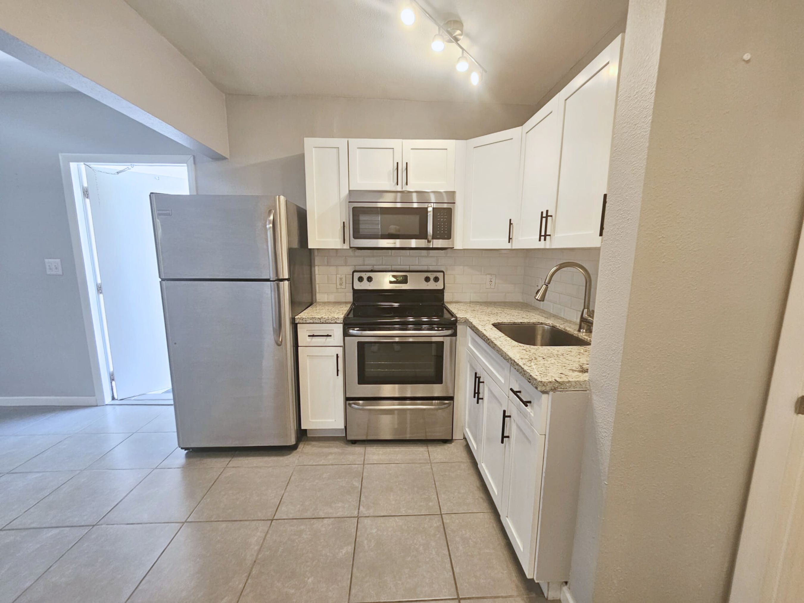 641 NE 8th Avenue - 5