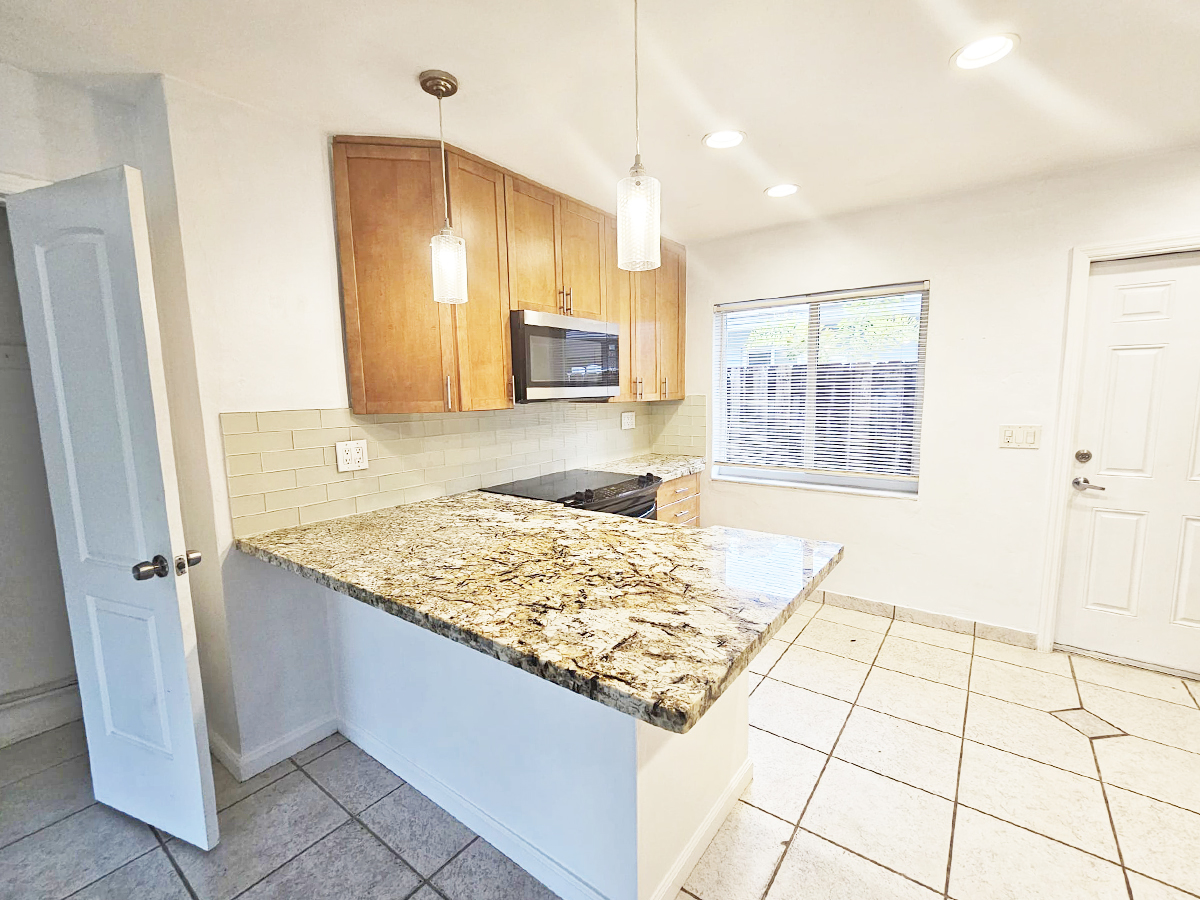 1609 Northeast 1st Avenue - 1611