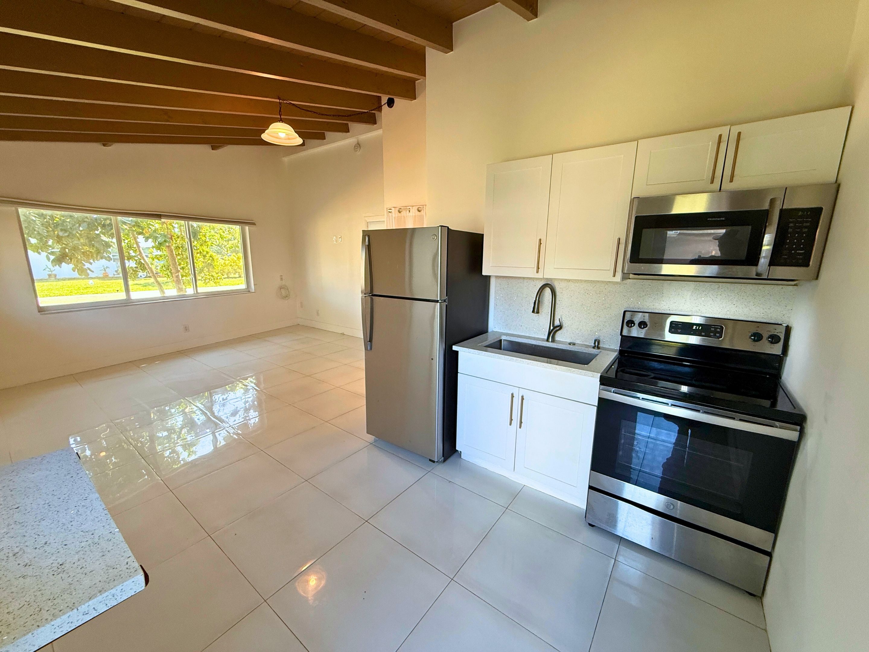 1205 N 15th Ct - 1205 East