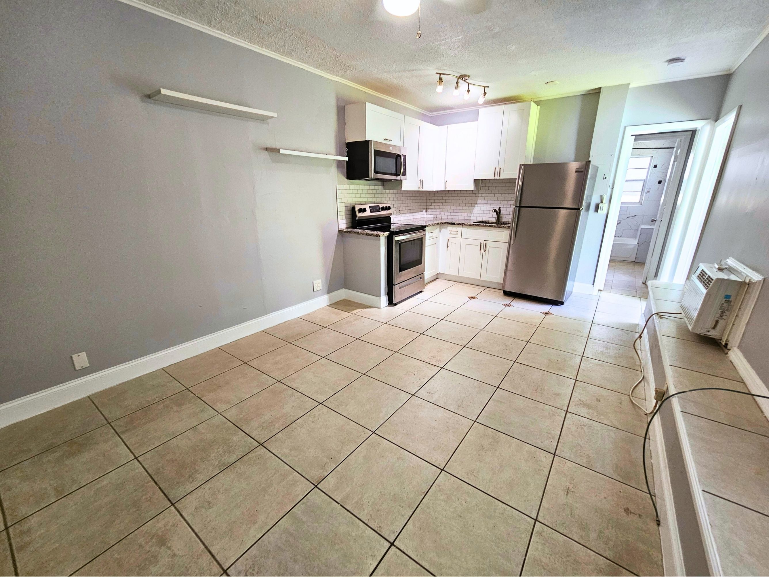 627 NE 8th Avenue - 4